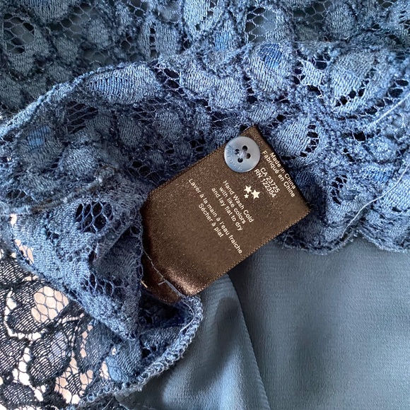 2/$40๐ CLOSET CLEAN OUT: Aritzia lace blouse - Picture 6 of 6